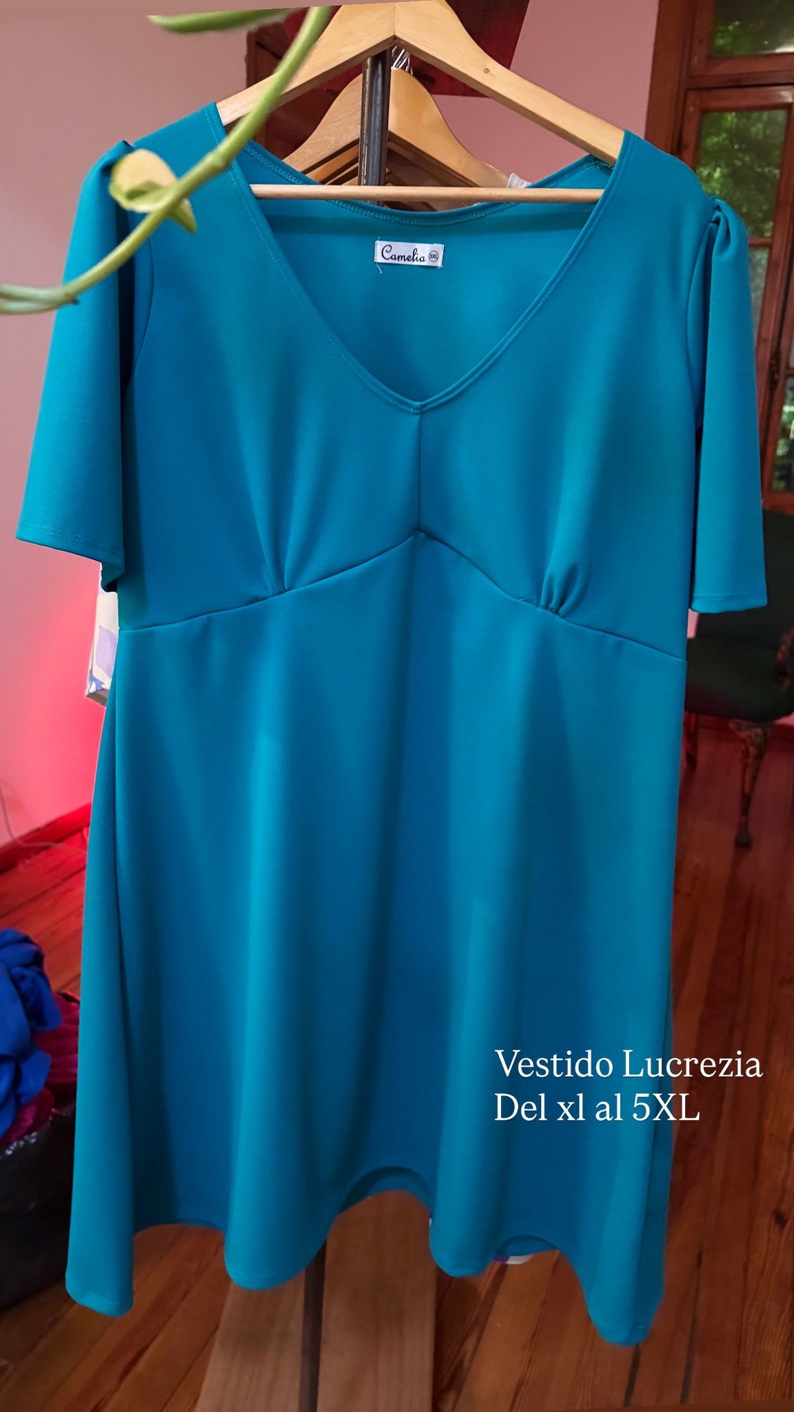 Vestido Lucrezia esmeralda evase manga amplia escote V