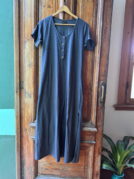 Maxi Vestido Edith con cartera con botones y bolsillos