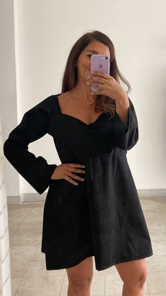 Vestido negro Emma gamuza elastizada esc corazón, abert espalda con cinta terciopelo