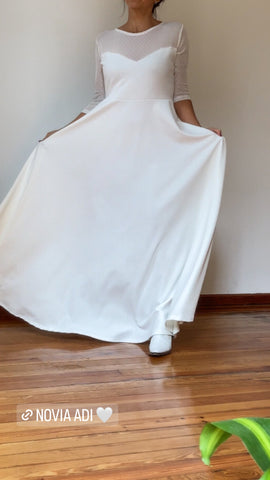 Vestido Adi novias escote corazón con microtul , falda plato larga nvs