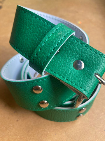 Cinturón tachas verde