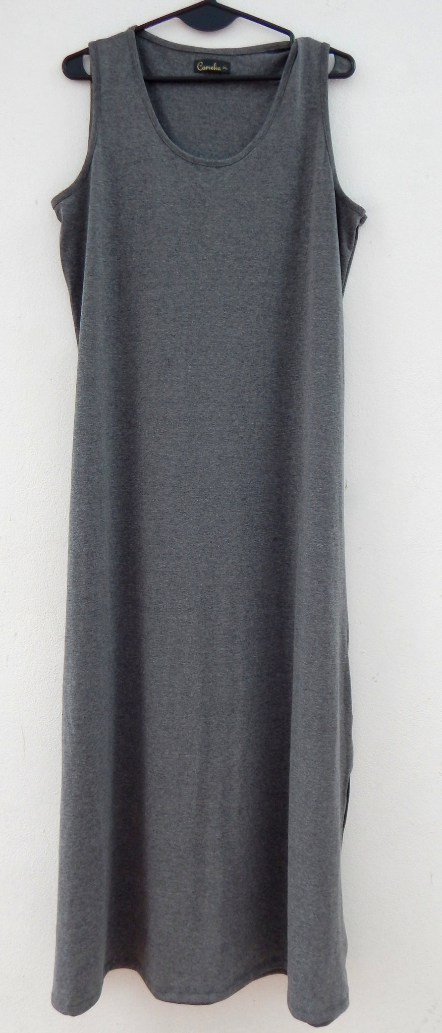 Maxi vestido musculosa Mia con abertura en lateral